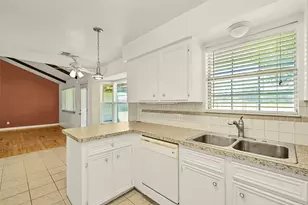 2003 Kingsway Dr, League City, TX 77573 - Photo 11