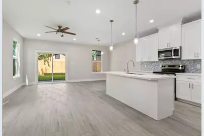 404 Forest Hill Boulevard #A, Houston, TX 77011 - Photo 11