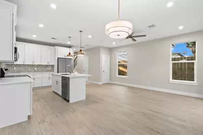 404 Forest Hill Boulevard #A, Houston, TX 77011 - Photo 3