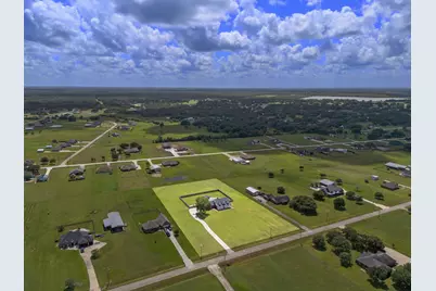 863 Bunkhouse Trail, Angleton, TX 77515 - Photo 41