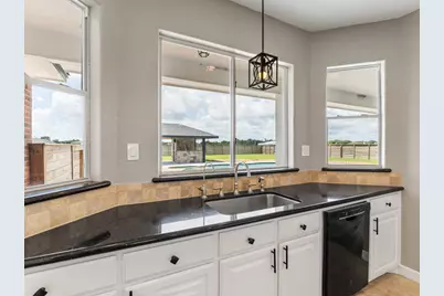 863 Bunkhouse Trail, Angleton, TX 77515 - Photo 9
