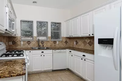 35 S Avonlea Circle, The Woodlands, TX 77382 - Photo 9