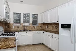 35 S Avonlea Cir, The Woodlands, TX 77382 - Photo 9
