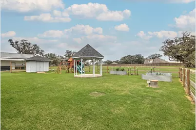 608 Lone Star Trail, Angleton, TX 77515 - Photo 31