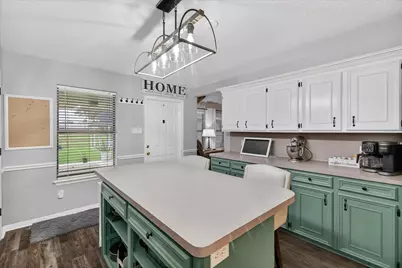 608 Lone Star Trail, Angleton, TX 77515 - Photo 9