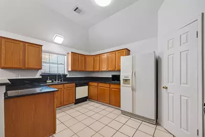 9927 Glenkirk Drive, Houston, TX 77089 - Photo 7