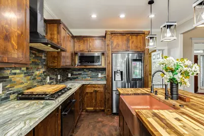 900 N Belle St, Angleton, TX 77515 - Photo 23