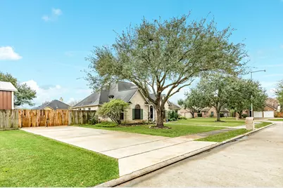 900 N Belle St, Angleton, TX 77515 - Photo 7