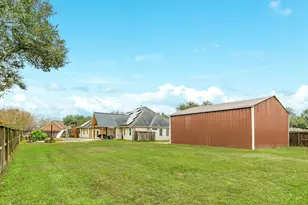 900 N Belle St, Angleton, TX 77515 - Photo 15