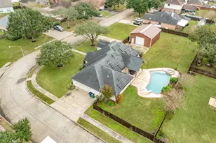 900 N Belle St, Angleton, TX 77515 - Photo 3