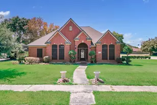 101 Pintail Dr, Clute, TX 77531 - Photo 1