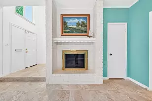 10712 Briar Forest Dr, Houston, TX 77042 - Photo 9
