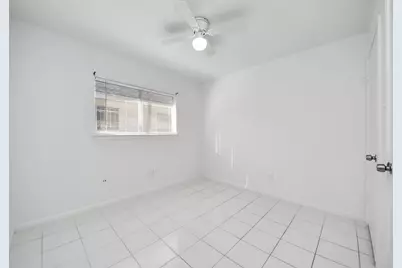 10011 Berry Limb Drive, Houston, TX 77099 - Photo 19
