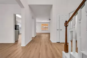 15603 Mustang Island Dr, Sugar Land, TX 77498 - Photo 5