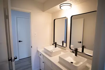 10710 Sandy Shoals Drive, Houston, TX 77071 - Photo 17