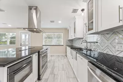 813 W Galveston Street, League City, TX 77573 - Photo 13