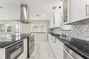 813 W Galveston St, League City, TX 77573 - Photo 13