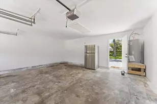 813 W Galveston St, League City, TX 77573 - Photo 27