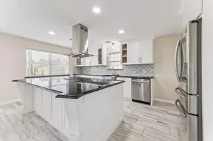 813 W Galveston St, League City, TX 77573 - Photo 11