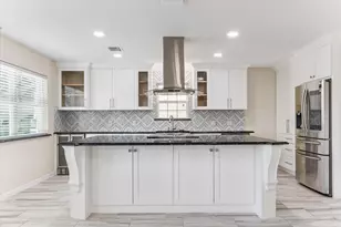 813 W Galveston St, League City, TX 77573 - Photo 9