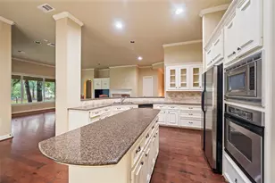 196 W Pines Dr, Montgomery, TX 77356 - Photo 9