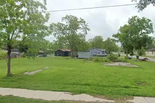 425 W Miller St, Angleton, TX 77515 - Photo 1