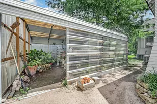 2009 Arlington St, Houston, TX 77008 - Photo 9