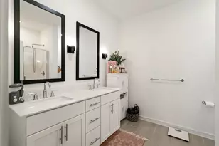 119 Walnut Hl Ct, Anahuac, TX 77514 - Photo 5