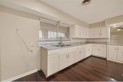 10645 Oak Brook Dr, Houston, TX 77013 - Photo 15