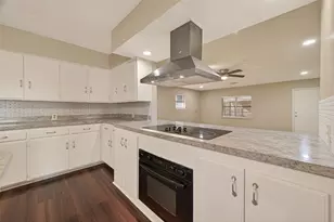 10645 Oak Brook Dr, Houston, TX 77013 - Photo 13