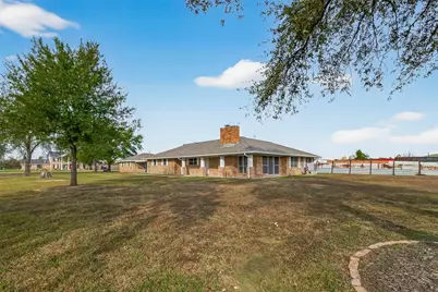 10645 Oak Brook Dr, Houston, TX 77013 - Photo 5