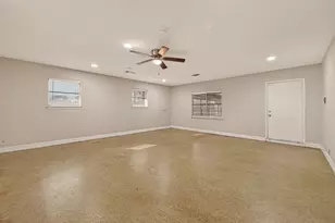 10645 Oak Brook Dr, Houston, TX 77013 - Photo 19