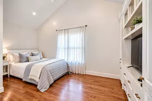 218 E 27th St, Houston, TX 77008 - Photo 9