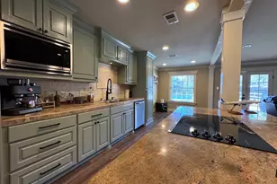 114 Elmwood St, Huntsville, TX 77320 - Photo 5