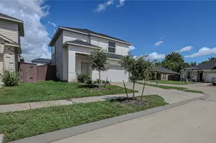 402 Flycatcher Ct, Clute, TX 77531 - Photo 3