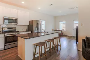 402 Flycatcher Ct, Clute, TX 77531 - Photo 9