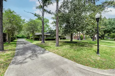 713 W Creekside Drive, Hunters Creek Village, TX 77024 - Photo 3