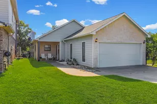 185 Bayview Ln, Livingston, TX 77351 - Photo 1