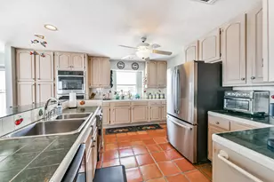 3601 N Tidewater Dr N, Galveston, TX 77554 - Photo 17