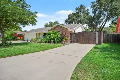5003 Meadow Lark Lane, Dickinson, TX 77539 - Photo 3