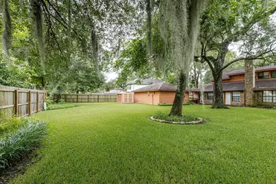 118 Arrowwood Street, Lake Jackson, TX 77566 - Photo 9