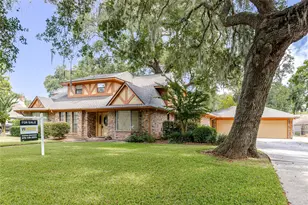 118 Arrow Wood St, Lake Jackson, TX 77566 - Photo 3