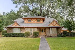 118 Arrow Wood St, Lake Jackson, TX 77566 - Photo 1