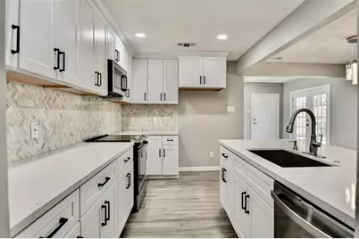 7906 Hammerly Boulevard, Houston, TX 77055 - Photo 11