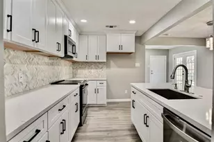 7906 Hammerly Blvd, Houston, TX 77055 - Photo 11