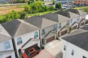 901 McKinney Park Ln, Houston, TX 77003 - Photo 23