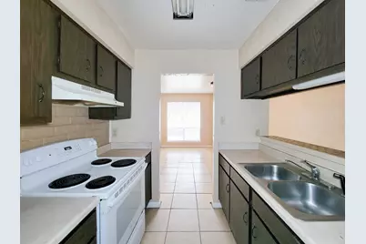 1511 Barcelona Way, Baytown, TX 77520 - Photo 9