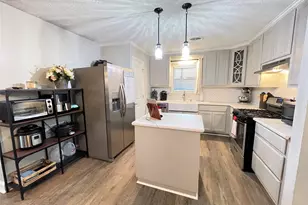 808 Dumas Dr, Bryan, TX 77803 - Photo 3