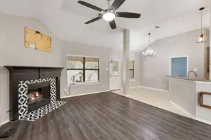 8022 N Tarrytown Crossing Dr, Conroe, TX 77304 - Photo 13