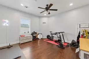 738 E Creekside Dr, Houston, TX 77024 - Photo 37